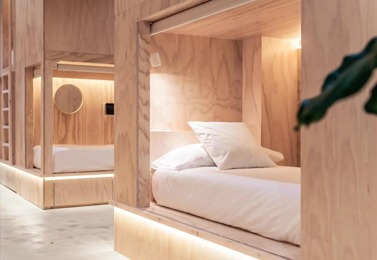 Colo Colo Hostel - Single Private Beds San Sebastian Spain